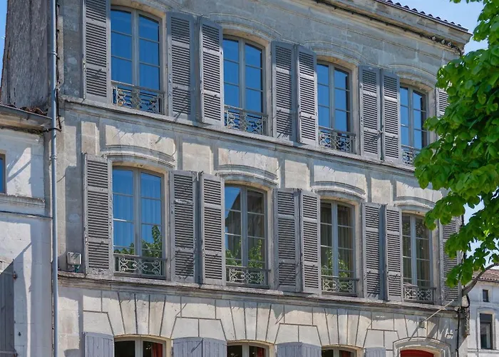 Отель Ligaro - Жарнак